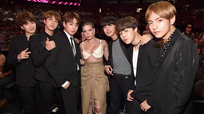 Chênh lệch ngoại hình khó tin giữa sao US-UK và sao Kpop