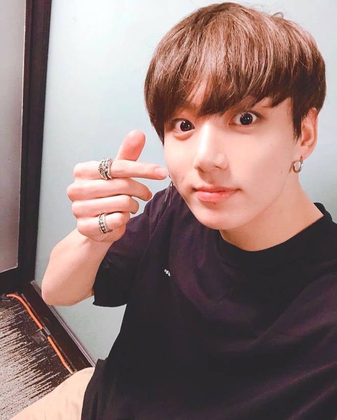 Chênh lệch ngoại hình khó tin giữa sao US-UK và sao Kpop