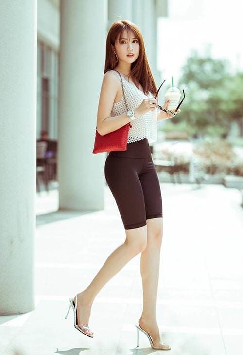Chỉ cần học tập 4 tip của Ngọc Trinh các cô gái tự tin khoe body