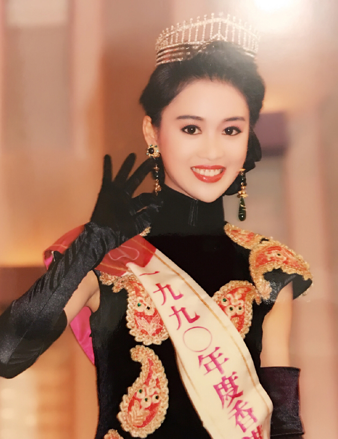 Chúc Anh Đài Lương Tiểu Băng trẻ trung như thiếu nữ ở tuổi 50