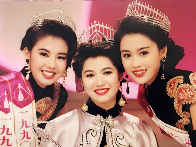 Chúc Anh Đài Lương Tiểu Băng trẻ trung như thiếu nữ ở tuổi 50