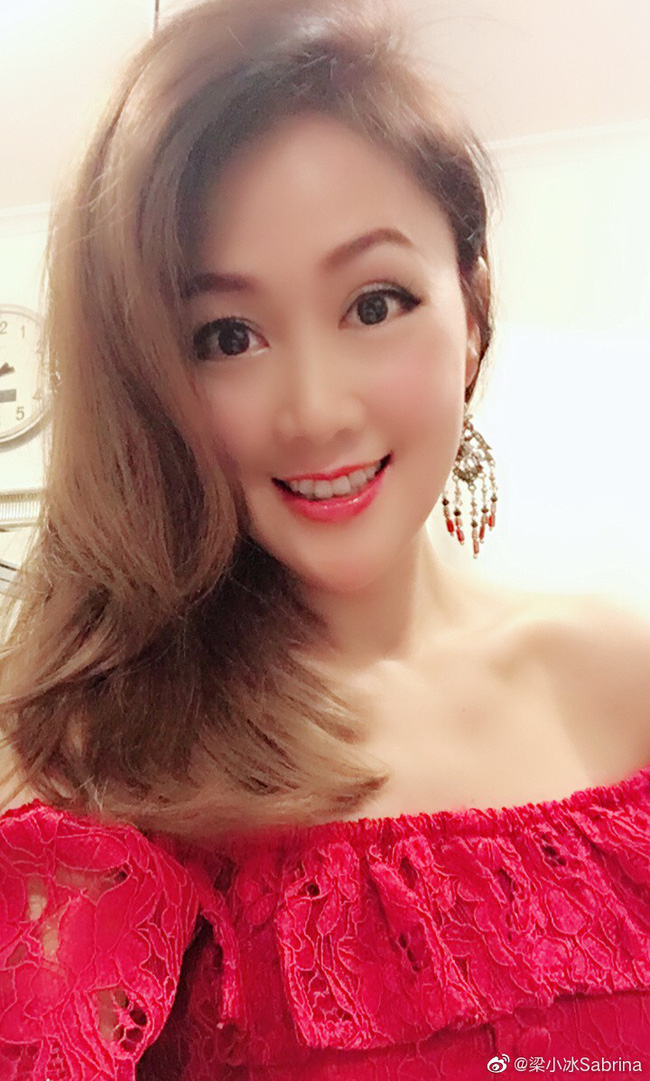 Chúc Anh Đài Lương Tiểu Băng trẻ trung như thiếu nữ ở tuổi 50