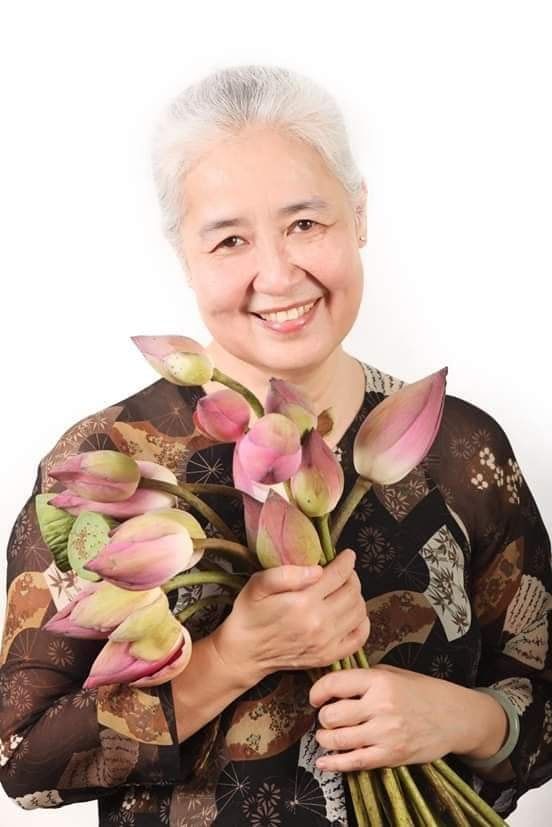 Chuyên gia ẩm thực Nguyễn Dzoãn Cẩm Vân bất ngờ xuất gia