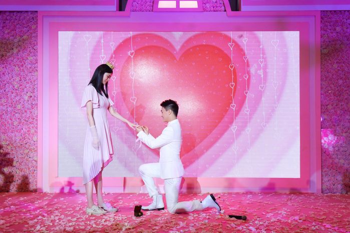 Cậu ấm trùm sòng bạc Macau cầu hôn bạn gái hơn 6 tuổi