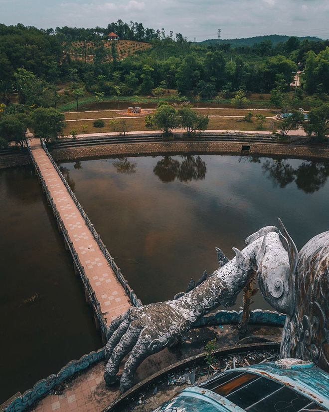 Ghé thăm công viên nước bị bỏ hoang ở Huế