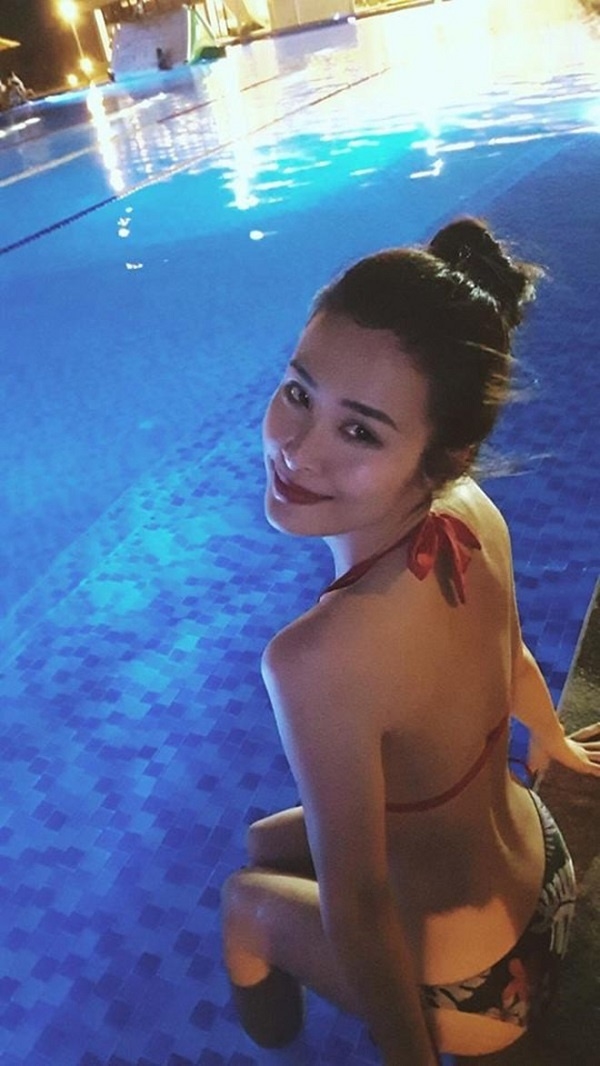 Cuộc chiến ngực đầy, eo thon với bikini của 3 ca sĩ tuổi teen đời đầ