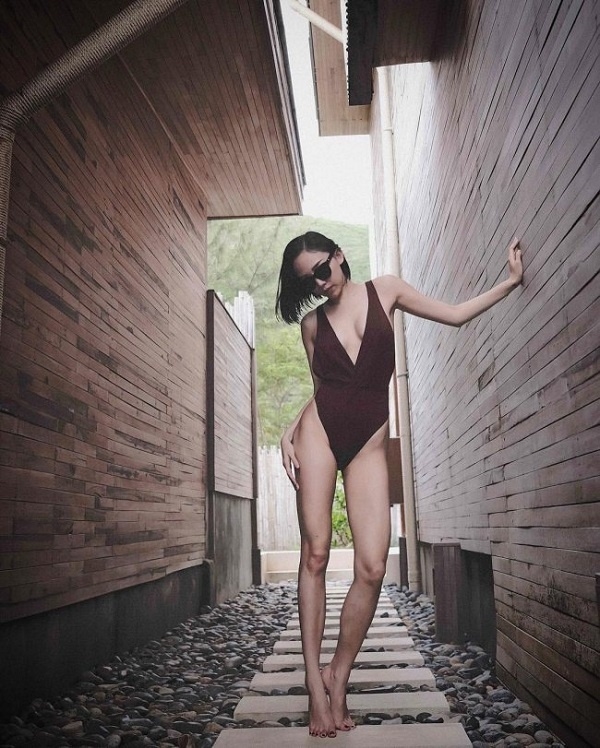 Cuộc chiến ngực đầy, eo thon với bikini của 3 ca sĩ tuổi teen đời đầ