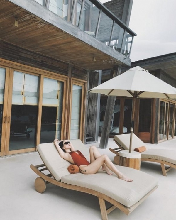 Cuộc chiến ngực đầy, eo thon với bikini của 3 ca sĩ tuổi teen đời đầ