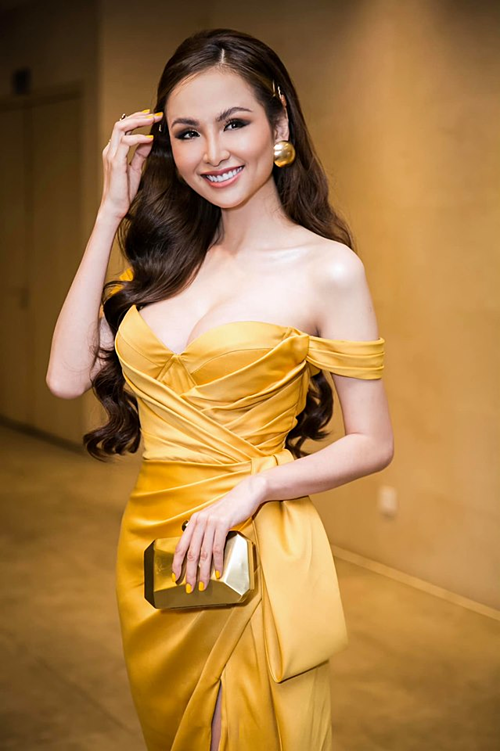 Cường Đàm chuẩn bị hôn lễ, Trường Giang - Nhã Phương khoe ảnh ngố tàu
