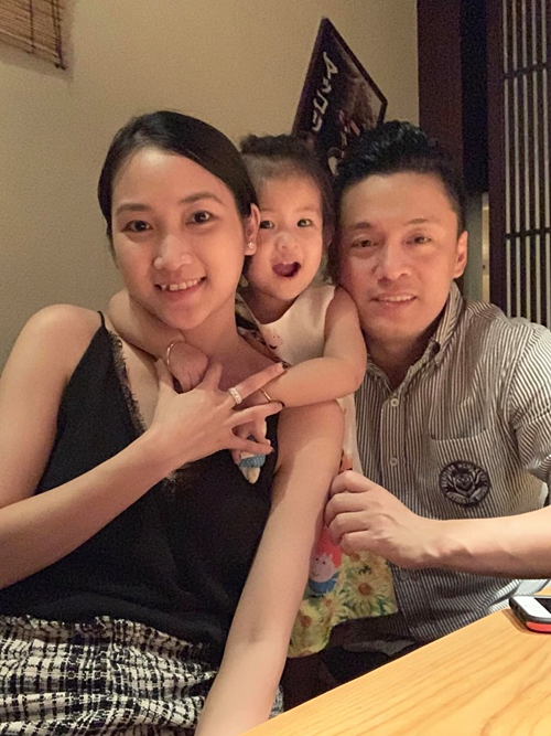 Cường Đàm chuẩn bị hôn lễ, Trường Giang - Nhã Phương khoe ảnh ngố tàu