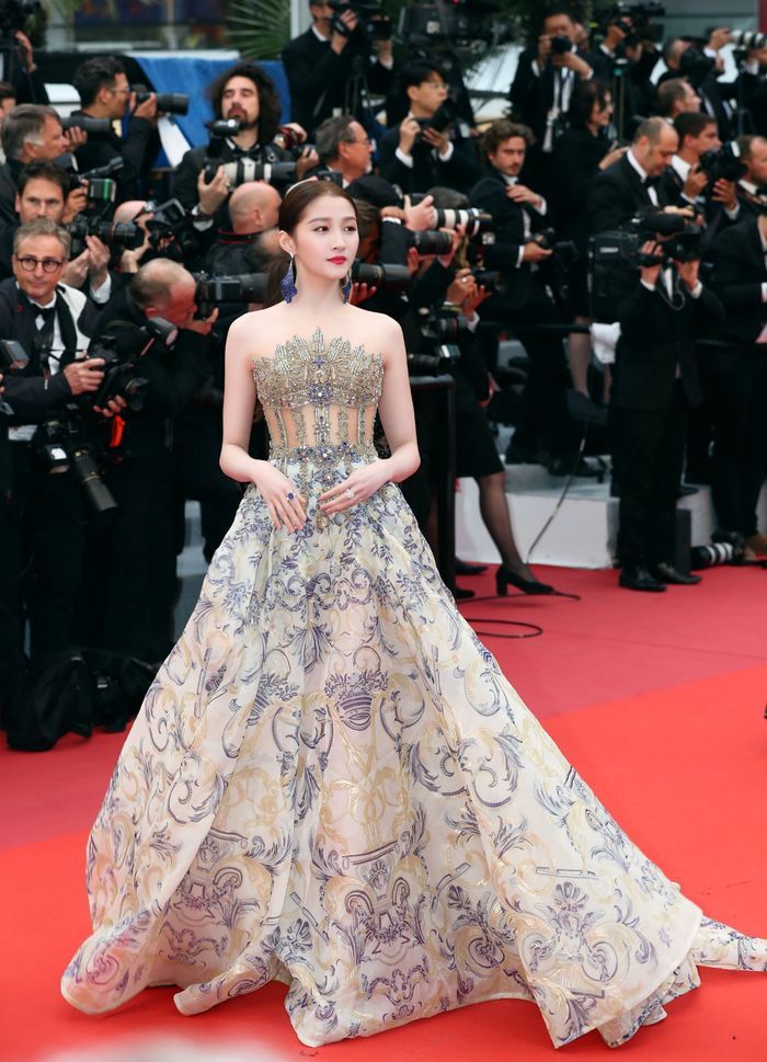 Top 20 bộ cánh đẹp và lố nhất tại LHP Cannes 2019