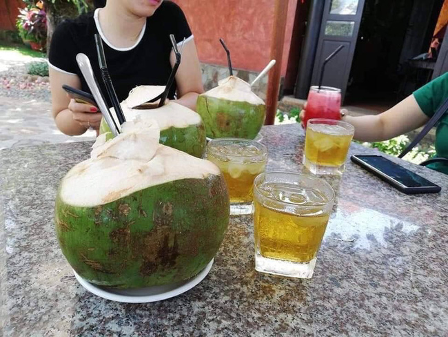 Đắng lòng nạn “chặt chém” khách du lịch ngày lễ: Méo mặt trả tiền