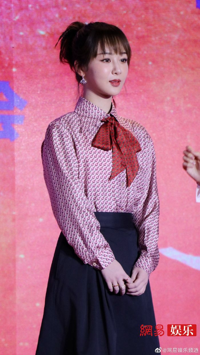 Đẹp như Dương Mịch, Angela Baby khoe đường cong hết cỡ cũng phải “e dè