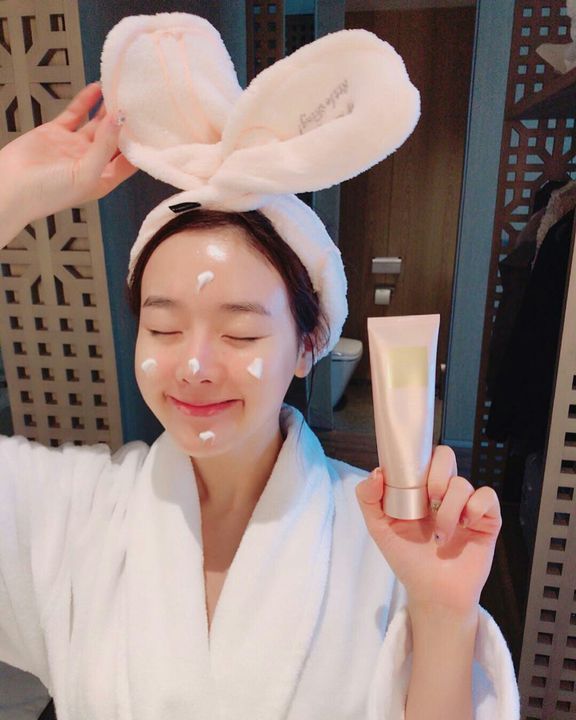 Điểm danh những món bảo bối trong túi xách của các nàng thích skincare