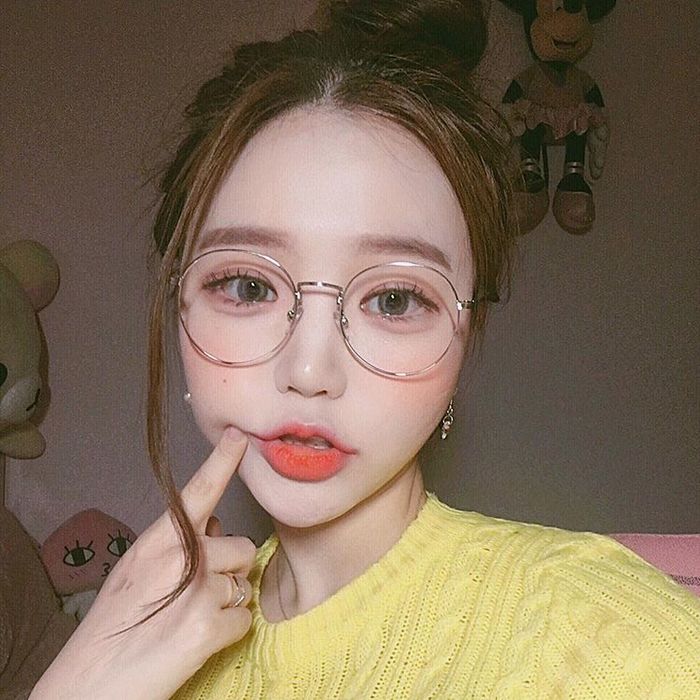 Điểm danh những món bảo bối trong túi xách của các nàng thích skincare
