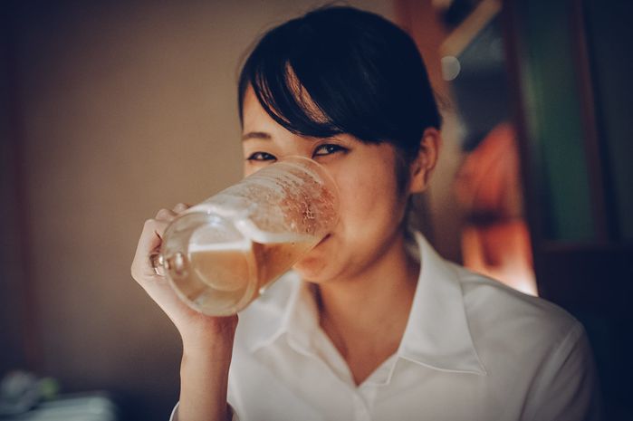 Đỏ mặt khi uống rượu bia - dấu hiệu của triệu chứng nguy hiểm!