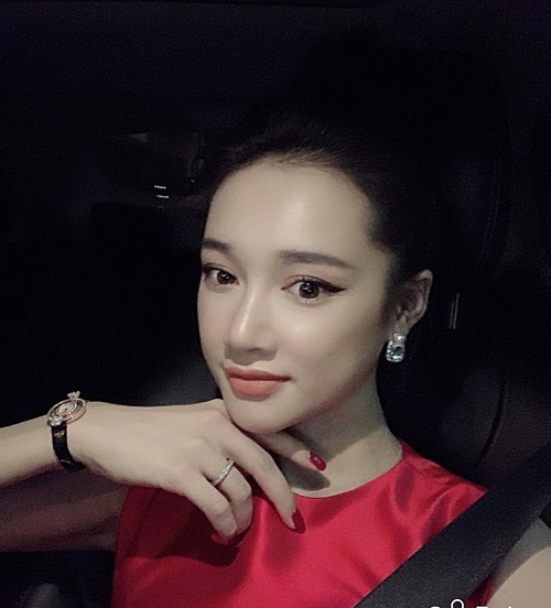 Hải Băng sinh con thứ 3, Đàm Thu Trang vướng nghi vấn mang thai