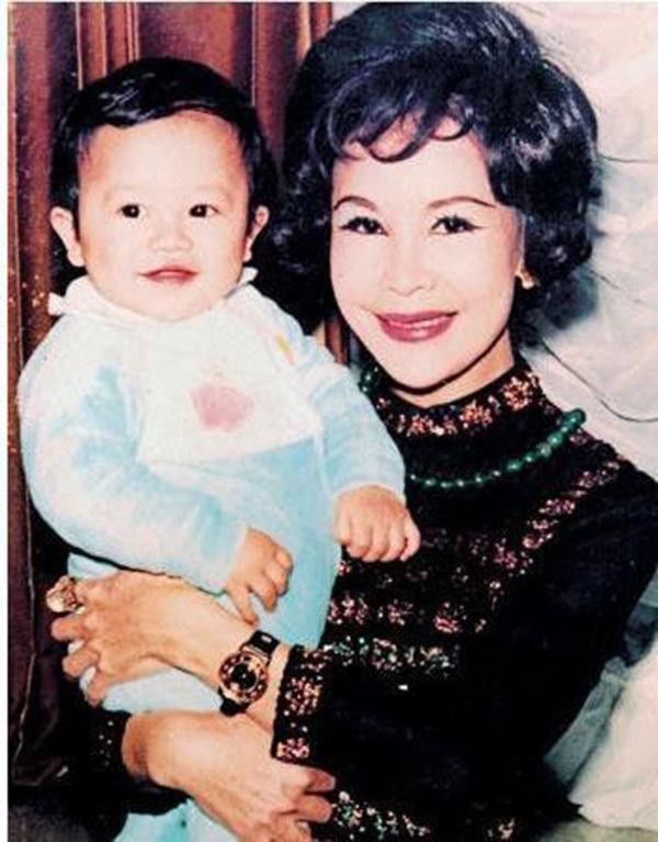Hoàng Hạ Huệ đeo mặt nạ Trư Bát Giới hát múa mãi nghệ