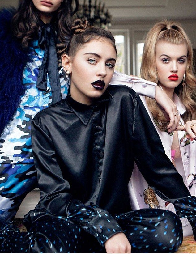 Iris Law: Cô con gái rượu tài năng, đẹp “ná thở” của nhà tài tử bom tấ