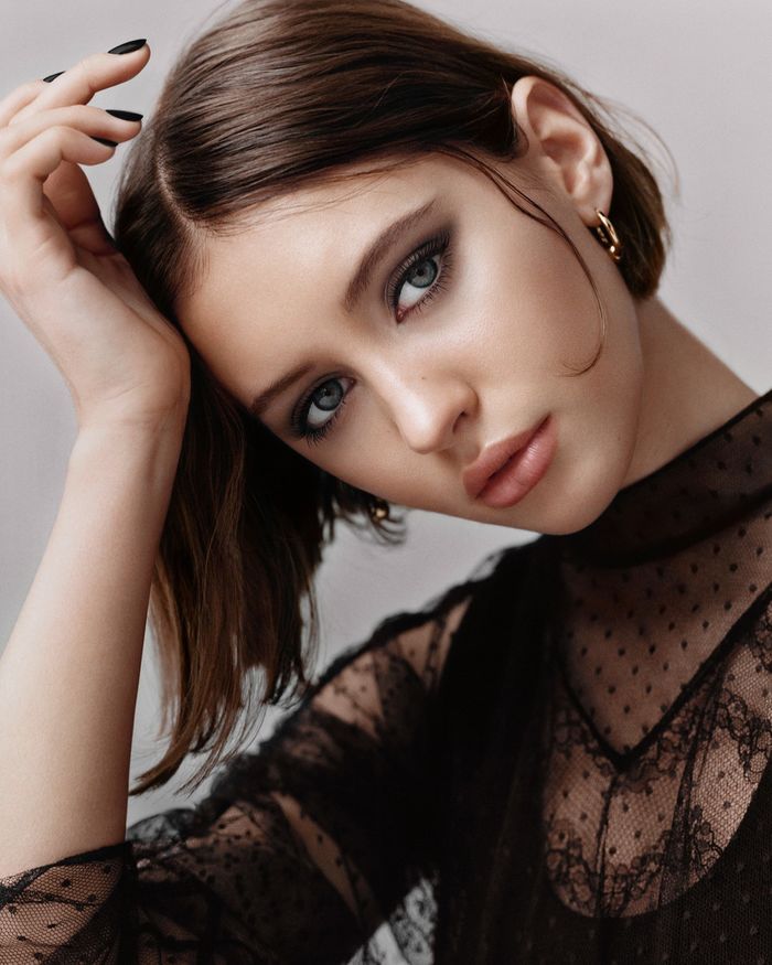 Iris Law: Cô con gái rượu tài năng, đẹp “ná thở” của nhà tài tử bom tấ