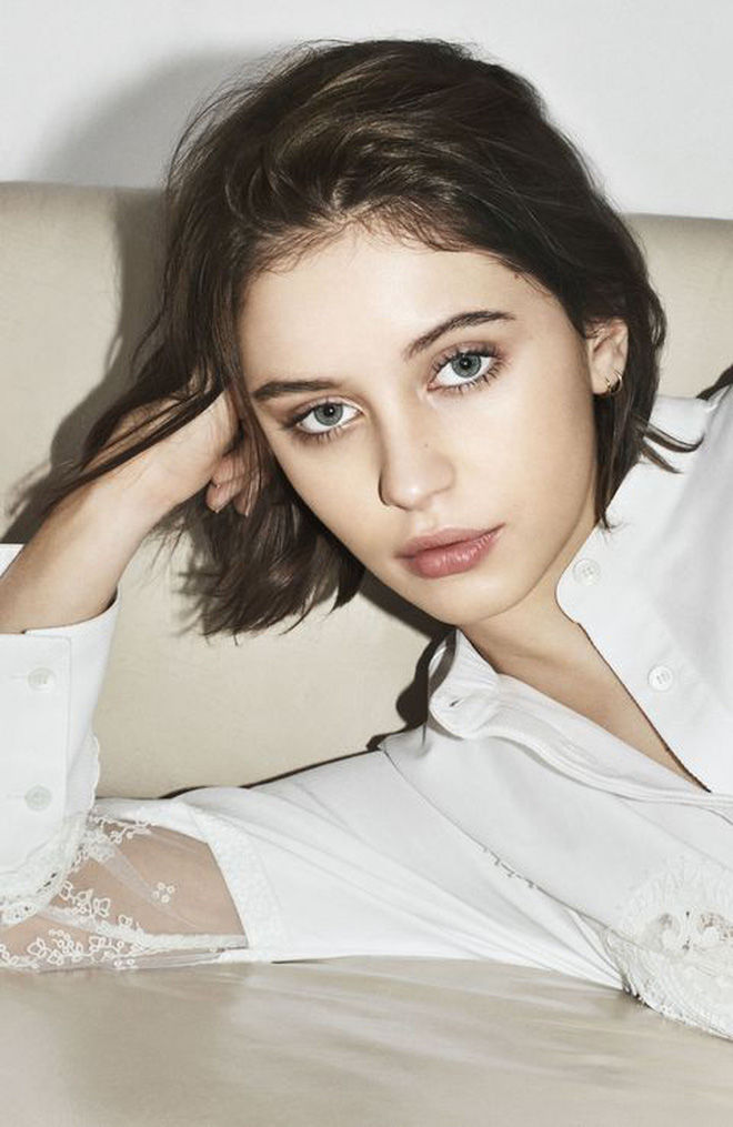 Iris Law: Cô con gái rượu tài năng, đẹp “ná thở” của nhà tài tử bom tấ
