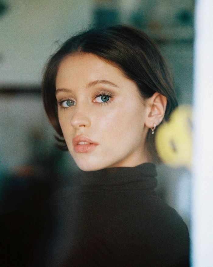 Iris Law: Cô con gái rượu tài năng, đẹp “ná thở” của nhà tài tử bom tấ
