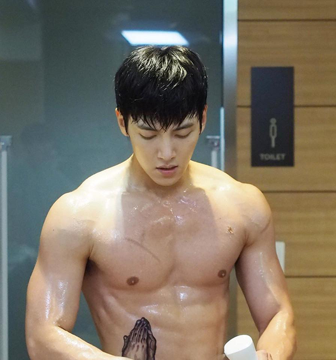 Ji Chang Wook tăng 12kg hậu xuất ngũ mất luôn cả body 6 múi