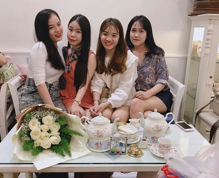 Tụ tập với bạn bè 2 lần/tuần phụ nữ trẻ, đẹp, hạnh phúc hơn