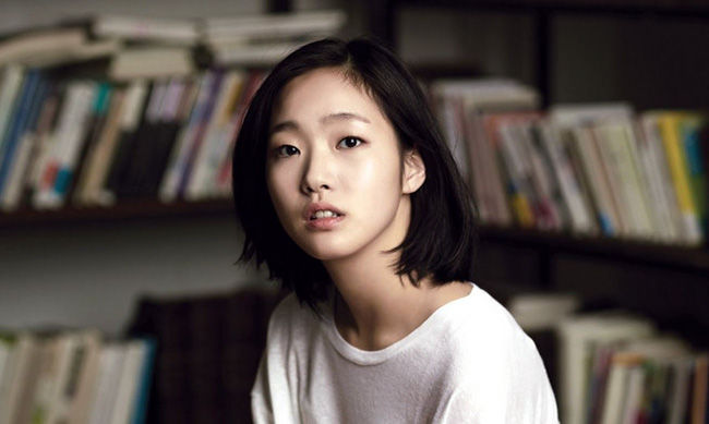 Hội tình cũ của Lee Min Ho quá xịn, nàng thơ Kim Go Eun bị ném đá?