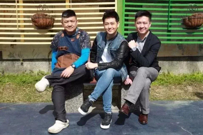 Lâm Chí Dĩnh giàu nứt đố đổ vách nhưng anh trai phải vất vả mưu sinh