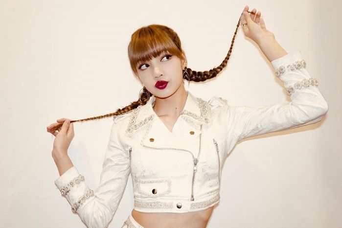Lisa (Black Pink) chính thức là nữ hoàng Instagram mới của Kpop