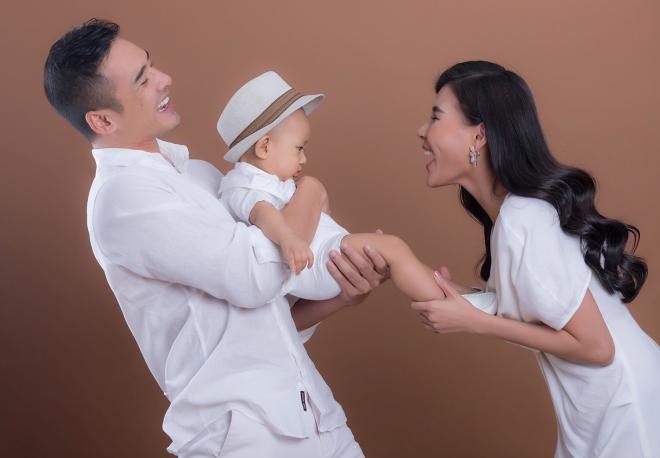 Lương Thế Thành - Thúy Diễm bị ngó lơ bởi nhân vật này trong bộ ảnh