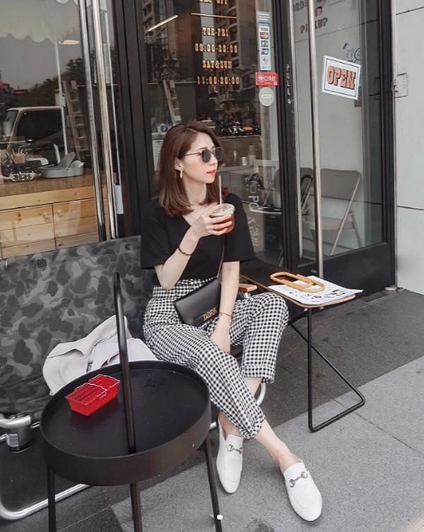 Áo thun mà biết cách phối cũng giúp set quần áo đi làm chỉn chu lắm