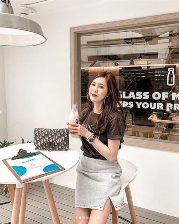 Áo thun mà biết cách phối cũng giúp set quần áo đi làm chỉn chu lắm