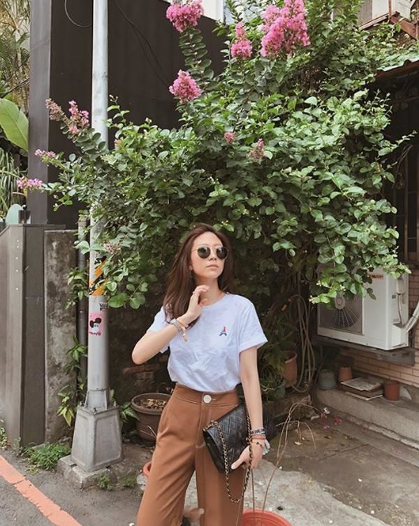 Áo thun mà biết cách phối cũng giúp set quần áo đi làm chỉn chu lắm