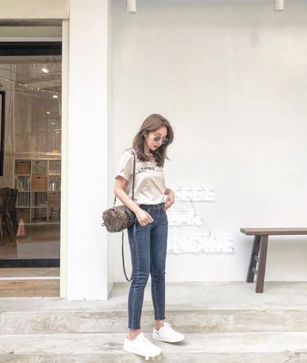 Áo thun mà biết cách phối cũng giúp set quần áo đi làm chỉn chu lắm