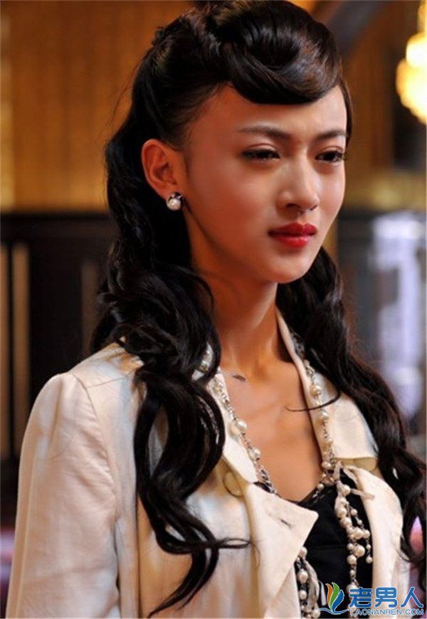 Ngô Cẩn Ngôn đã lột xác thành mỹ nữ vạn người mê sau 1 năm