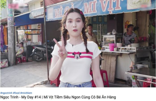 Ngọc Trinh vụng về khi review đồ ăn