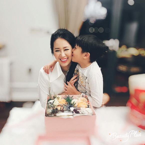 Ngọt ngào với những lời chúc, món quà của sao Việt trong ngày của mẹ