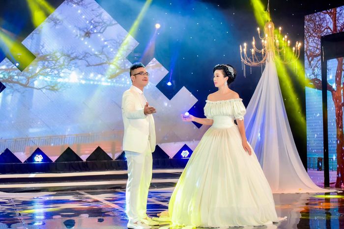 Người hâm mộ thương tiếc trước sự ra đi đột ngột của nam ca sĩ bolero