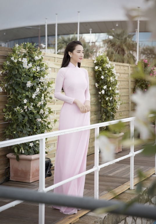Những lần sao Việt nền nã với quốc phục trên thảm đỏ Cannes