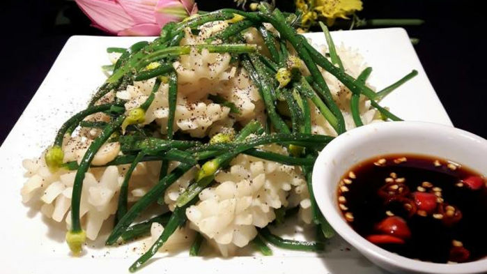 Những món ăn được chế biến từ hoa đầy ảo diệu