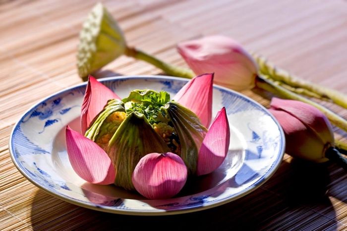 Những món ăn được chế biến từ hoa đầy ảo diệu