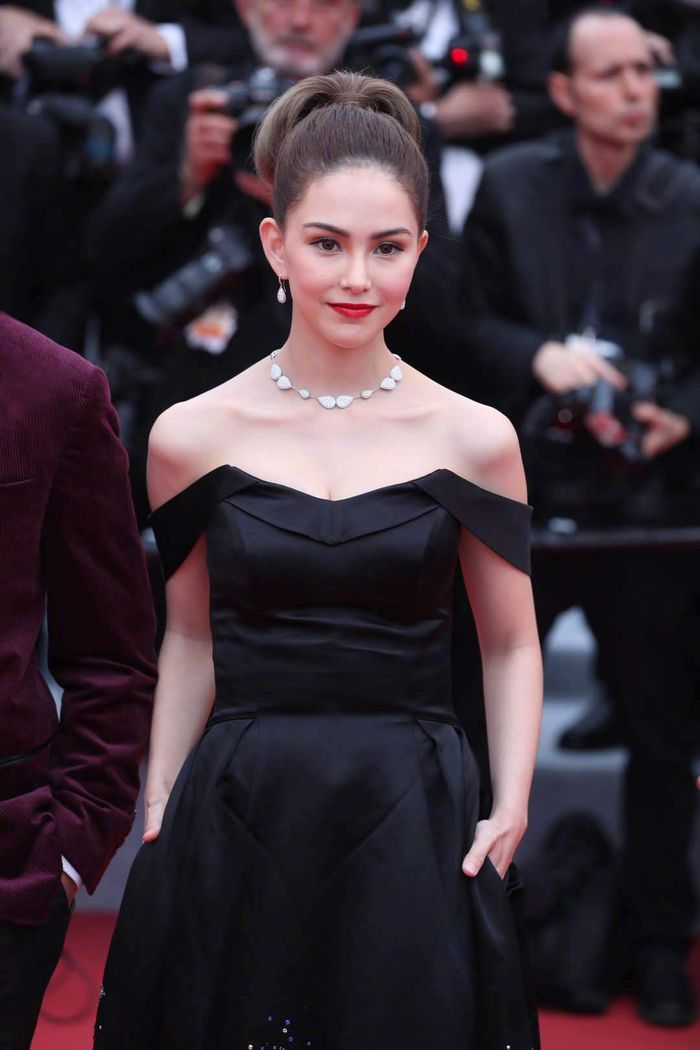 Những trò lố trên thảm đỏ LHP Cannes của các nhân vật vô danh Cbiz