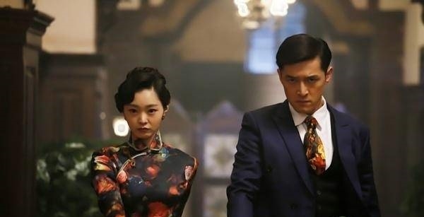 Nữ diễn viên gây choáng khi 'ngốn' 15 lọ kem chống nắng mỗi tháng