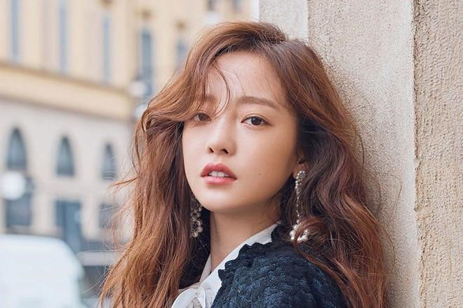 Nữ idol Goo Hara (nhóm Kara) cố tự tử tại nhà riêng sau nghi vấn hành