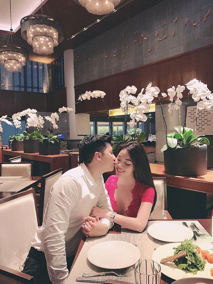 Nửa năm sau khi hủy hôn, bạn gái giảng viên đã lấy chồng