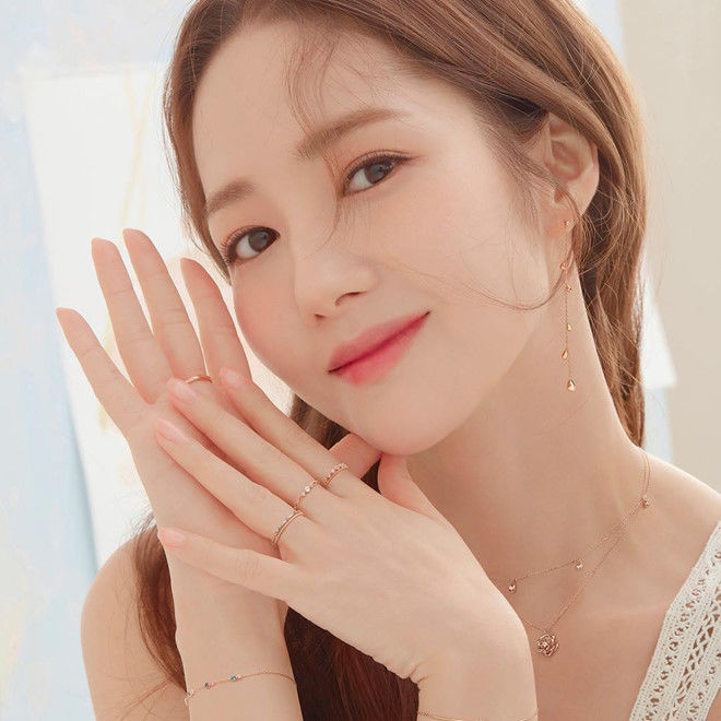 Park Min Young dẫn đầu danh sách siêu phẩm dao kéo châu Á