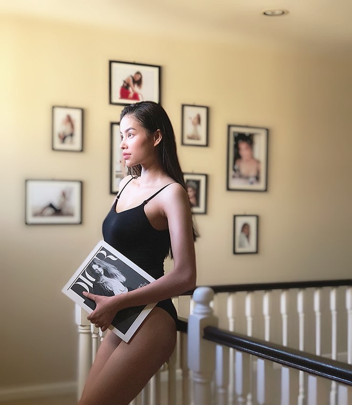 Phạm Hương khoe dáng táo bạo