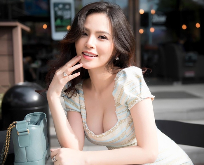 Phi Huyền Trang hot girl đang náo loạn với nghi vấn quan hệ bất chính